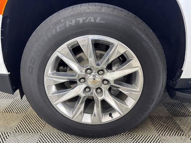 Used 2024 Chevrolet Suburban Premier w/ Advanced Technology Package RWD image 11