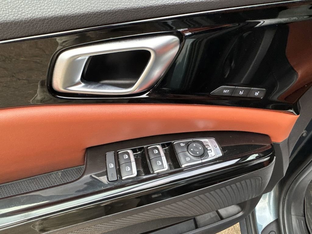 Used 2024 Kia Carnival SX image 13