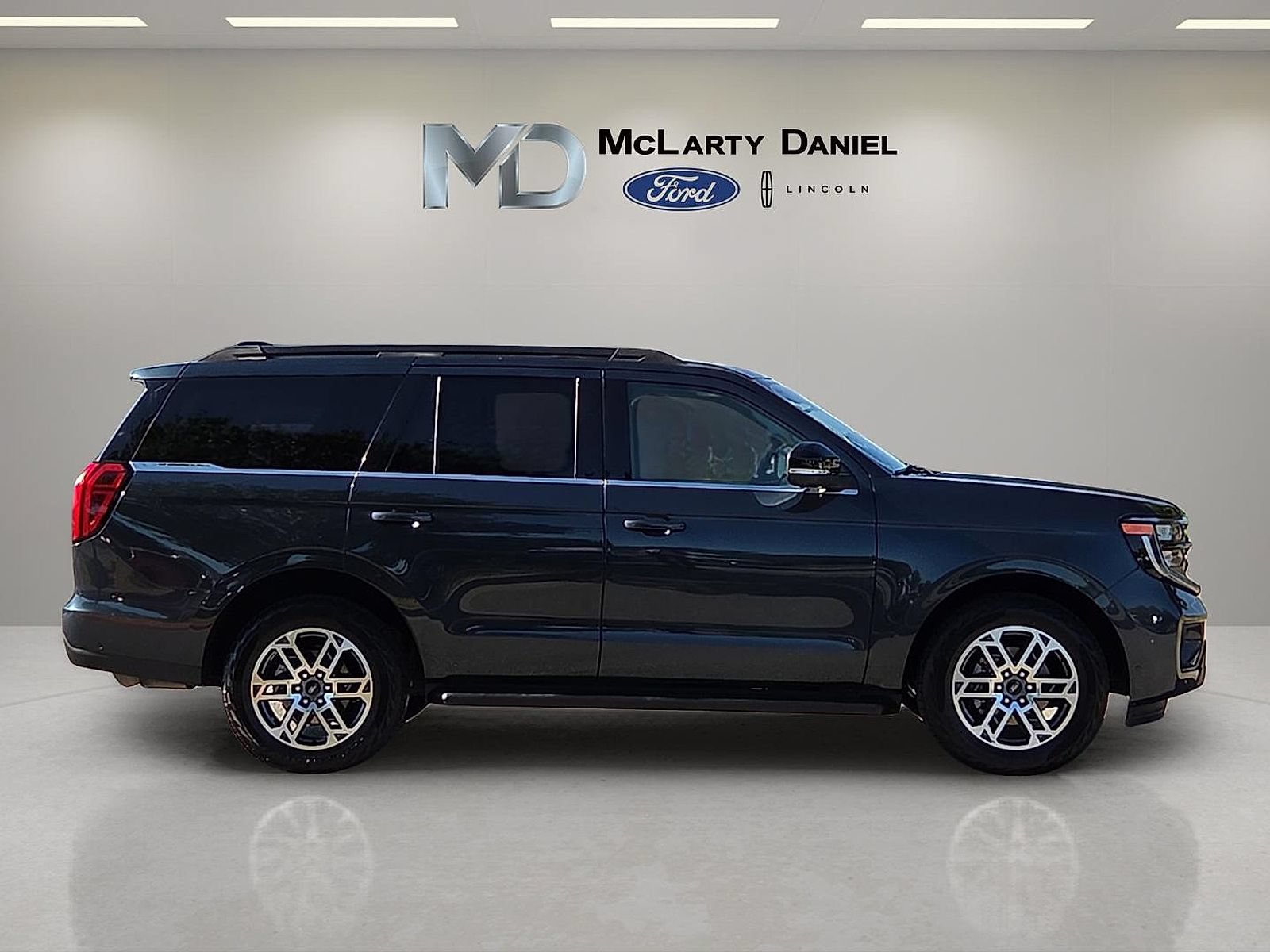 Certified 2025 Ford Expedition Active AWD/4WD image 6