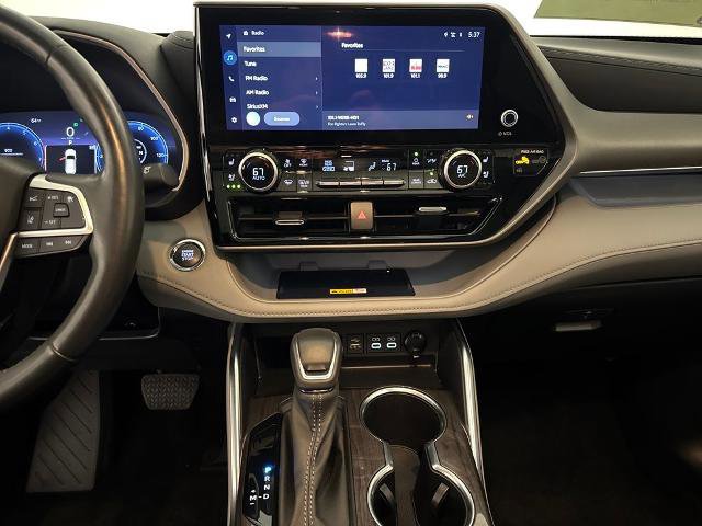 Used 2023 Toyota Highlander L image 24