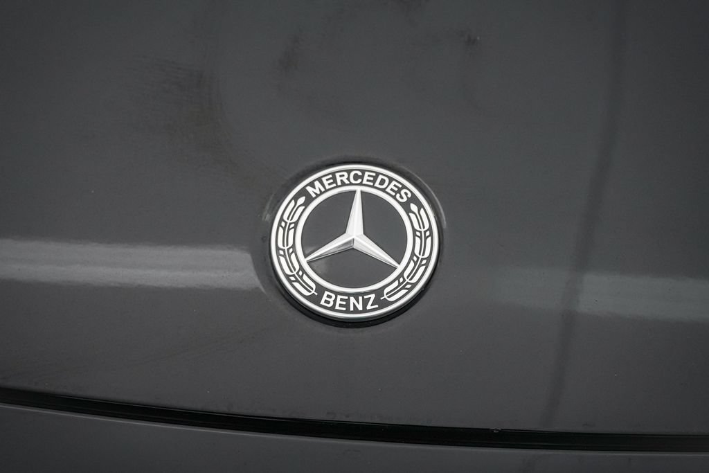 Used 2022 Mercedes-Benz GLB 250 w/ Premium Package Lite image 11