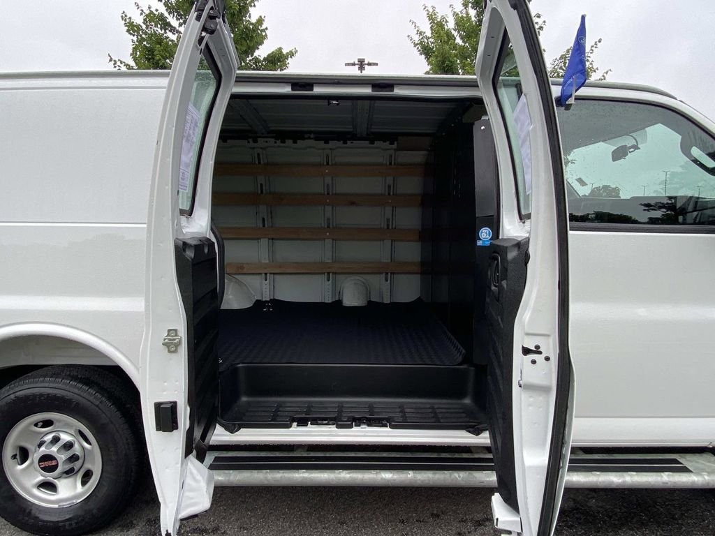 Used 2025 GMC Savana 2500 w/ Driver Convenience Package RWD image 15