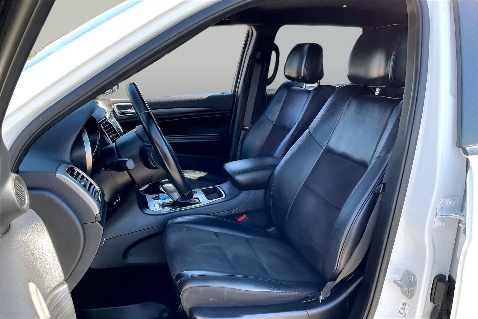 Used 2020 Jeep Grand Cherokee Altitude AWD/4WD image 8