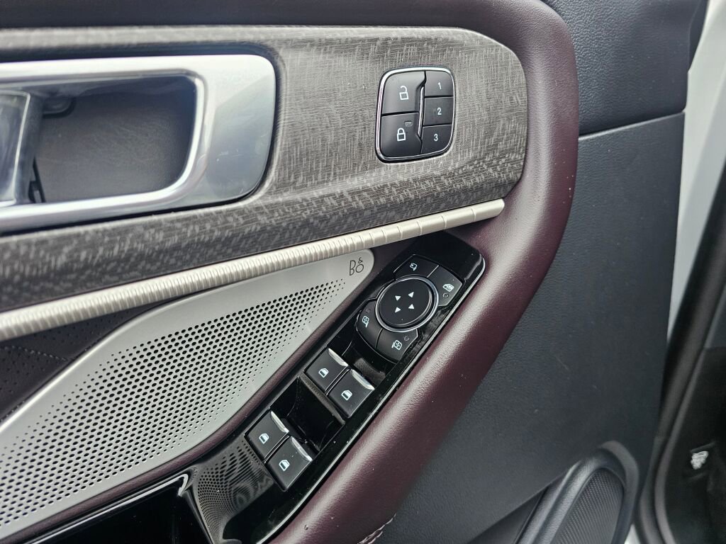 Certified 2025 Ford Explorer Platinum w/ LUX Leather Package image 21