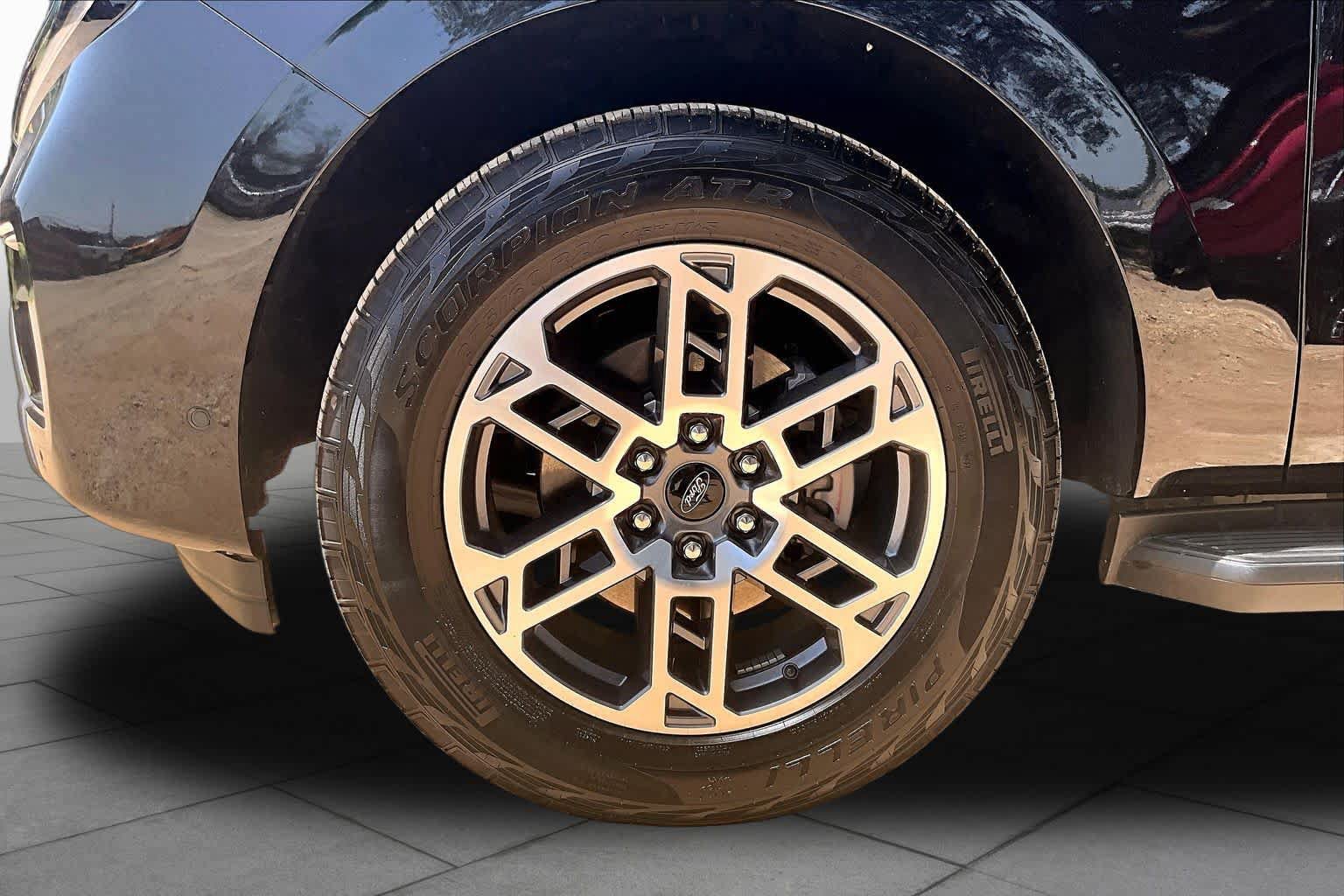 Certified 2025 Ford Expedition Active AWD/4WD image 13