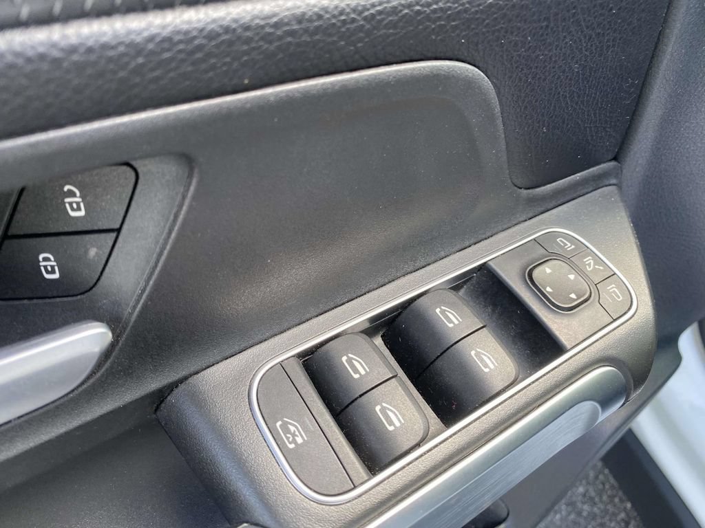 Used 2022 Mercedes-Benz GLB 250 w/ Premium Package Lite image 18
