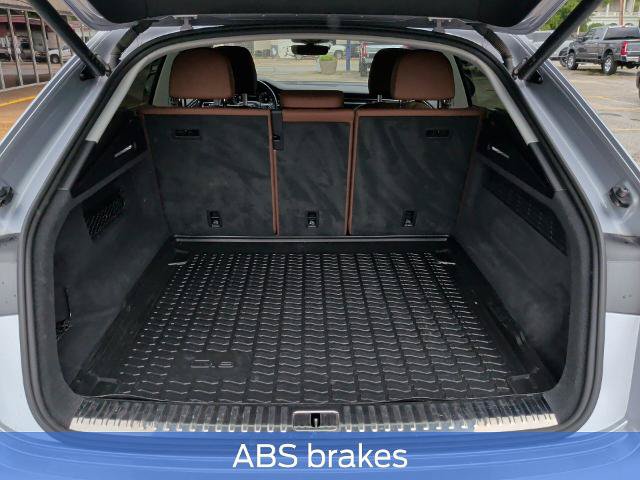Used 2022 Audi Q8 Premium Plus AWD/4WD image 18