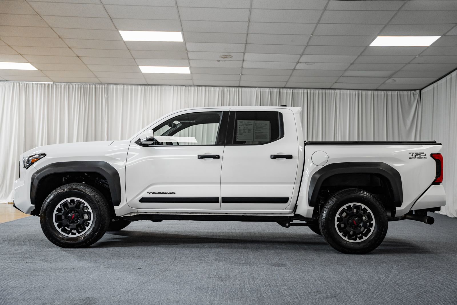 Used 2024 Toyota Tacoma TRD Off-Road image 5