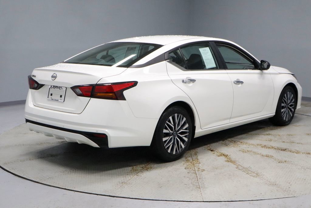 Used 2025 Nissan Altima 2.5 SV image 5