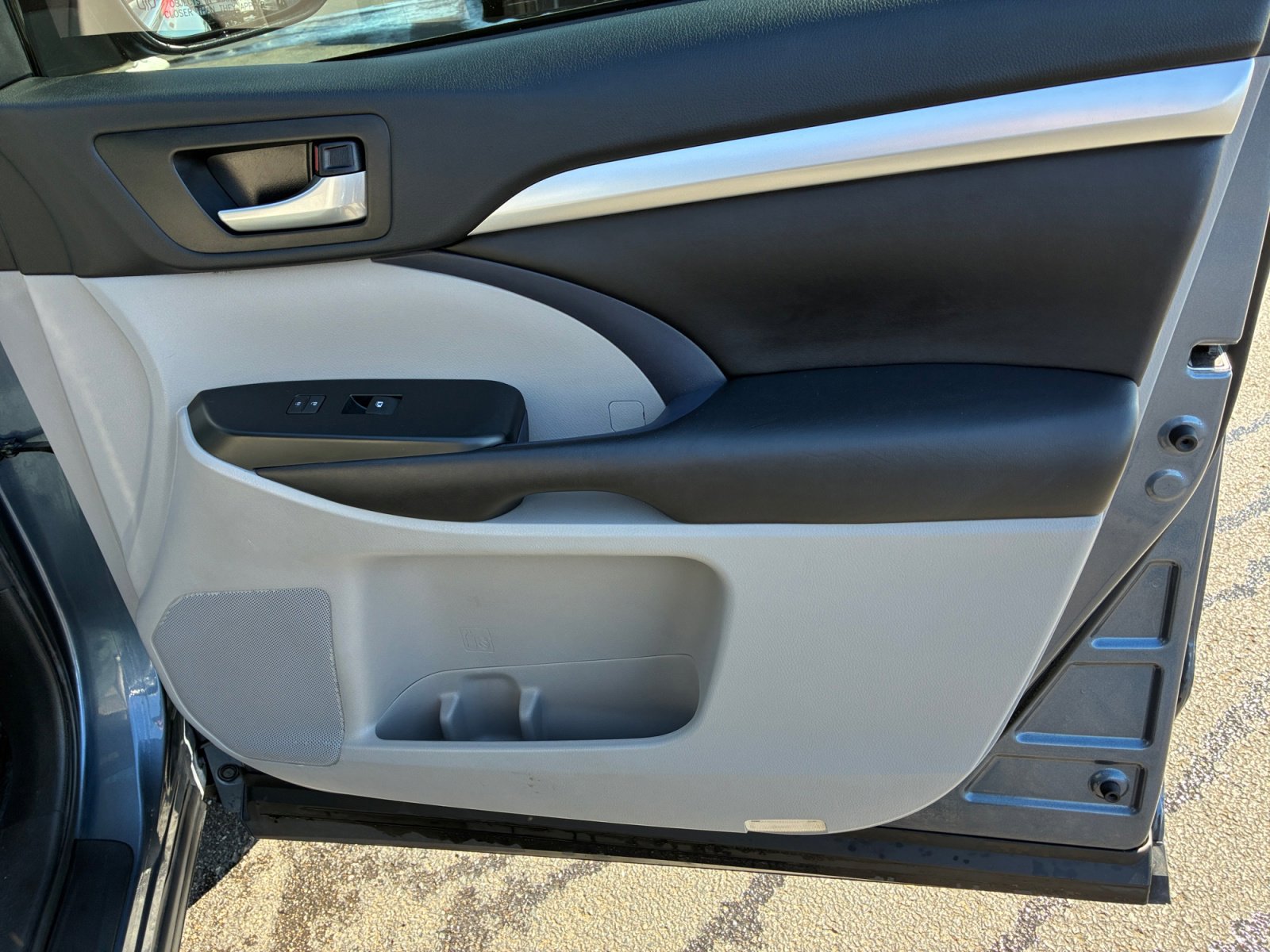 Used 2018 Toyota Highlander XLE image 16