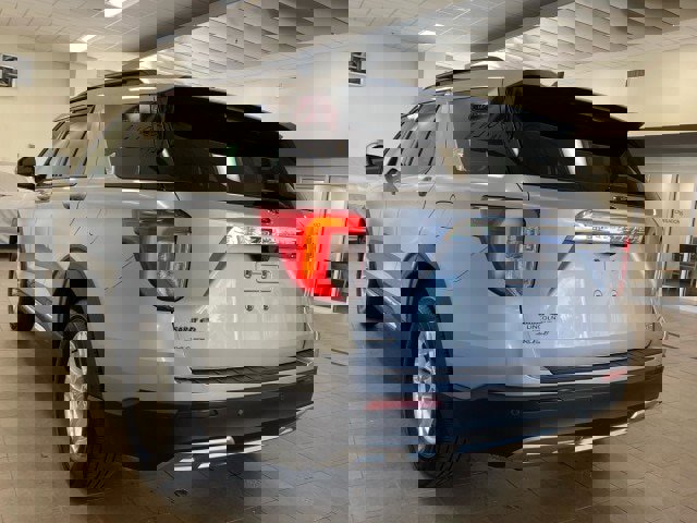 Certified 2021 Ford Explorer XLT w/ Equipment Group 202A image 5