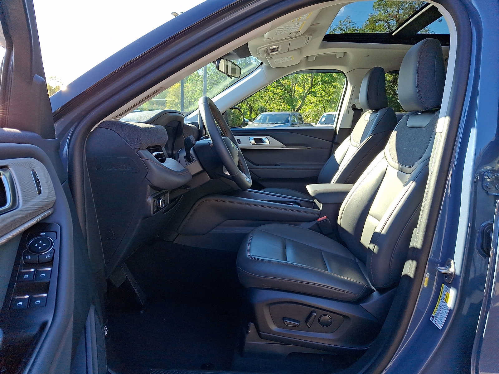 Certified 2025 Ford Explorer Active w/ Active Comfort Package AWD/4WD image 13