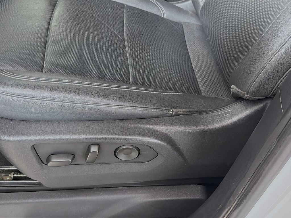 Used 2025 Chevrolet Silverado 1500 LTZ AWD/4WD image 24
