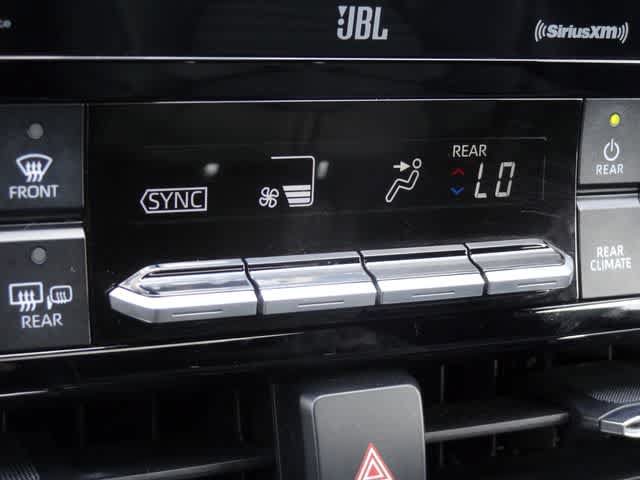 Used 2021 Toyota Highlander XSE FWD image 33