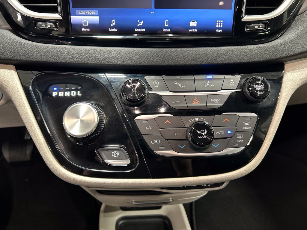 Used 2023 Chrysler Pacifica Touring-L FWD image 21