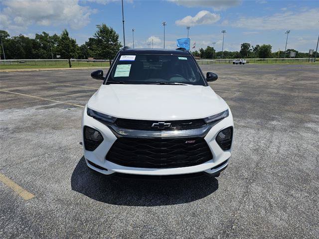 Used 2023 Chevrolet TrailBlazer RS w/ Convenience Package AWD/4WD image 2