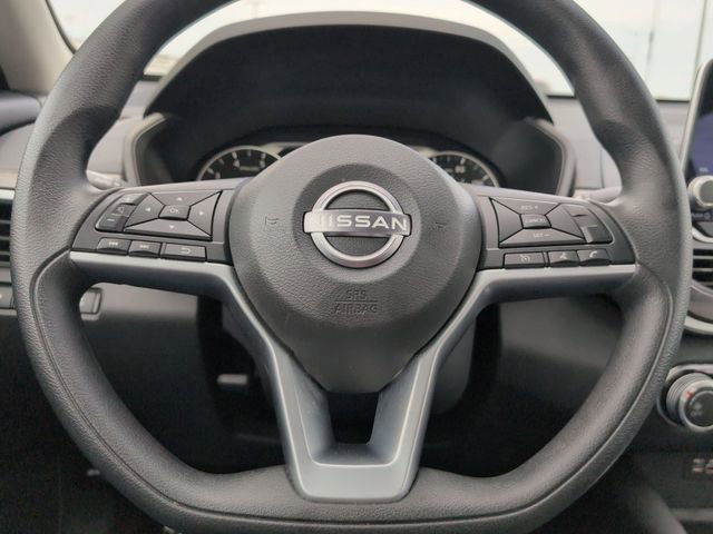 Used 2025 Nissan Altima 2.5 SV FWD image 21