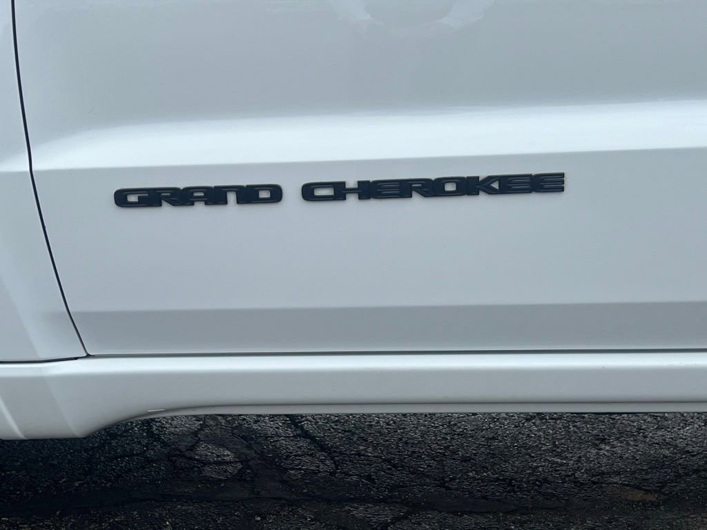 Used 2020 Jeep Grand Cherokee Altitude AWD/4WD image 10