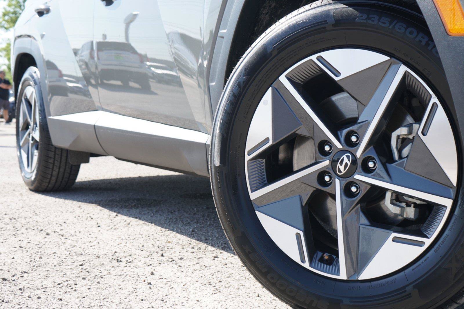 Used 2025 Hyundai Tucson SEL FWD image 2