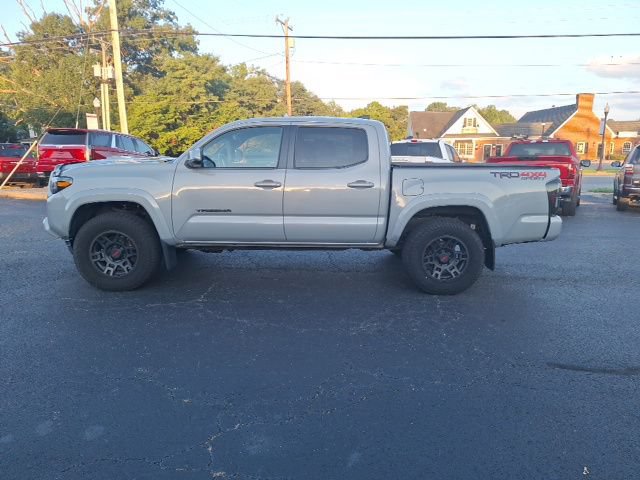 Used 2020 Toyota Tacoma TRD Sport w/ TRD Premium Sport Package AWD/4WD image 6
