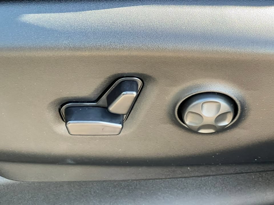 Used 2026 Chrysler Pacifica Select FWD image 11
