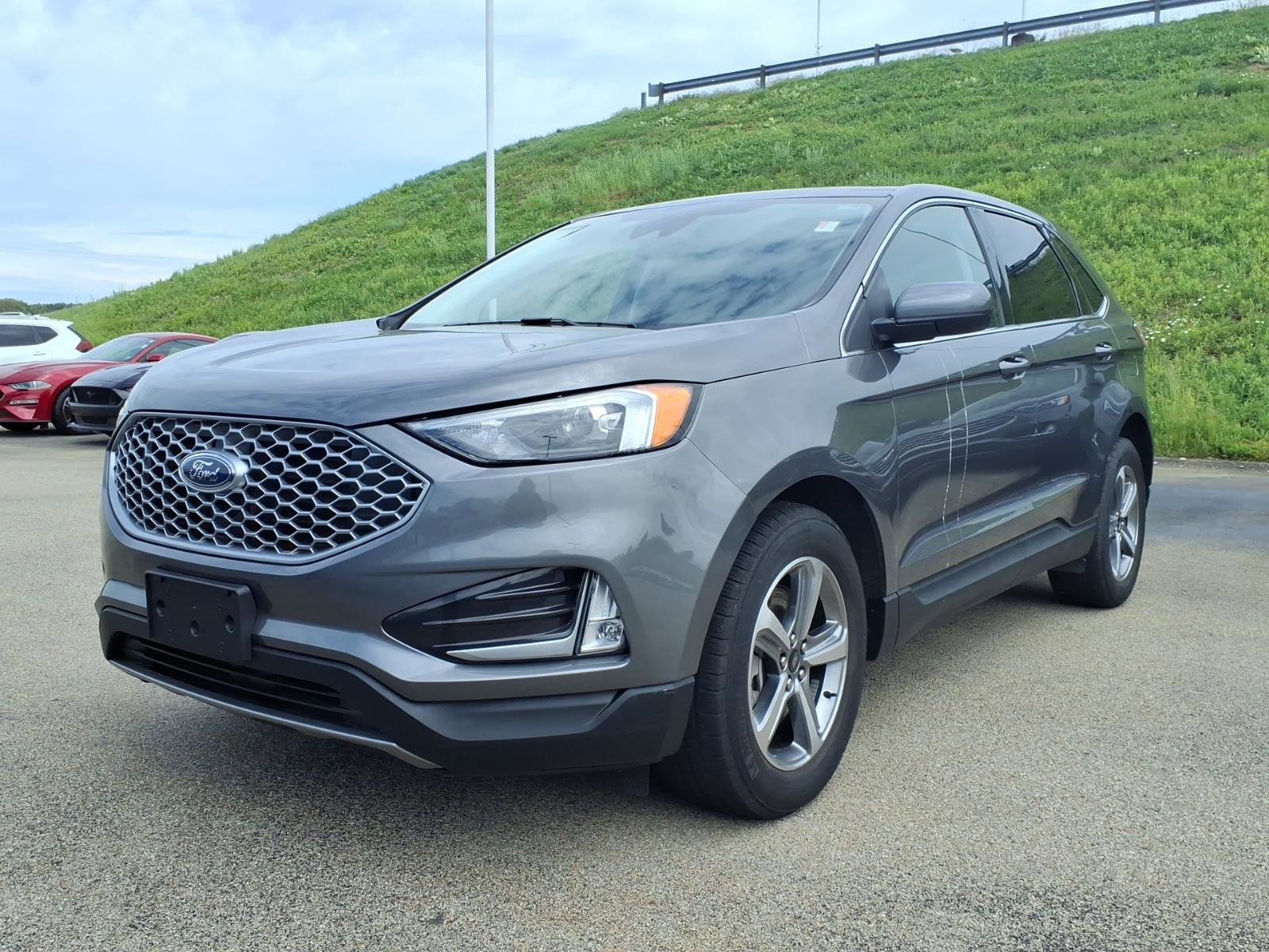 Certified 2023 Ford Edge SEL w/ Convenience Package AWD/4WD image 3