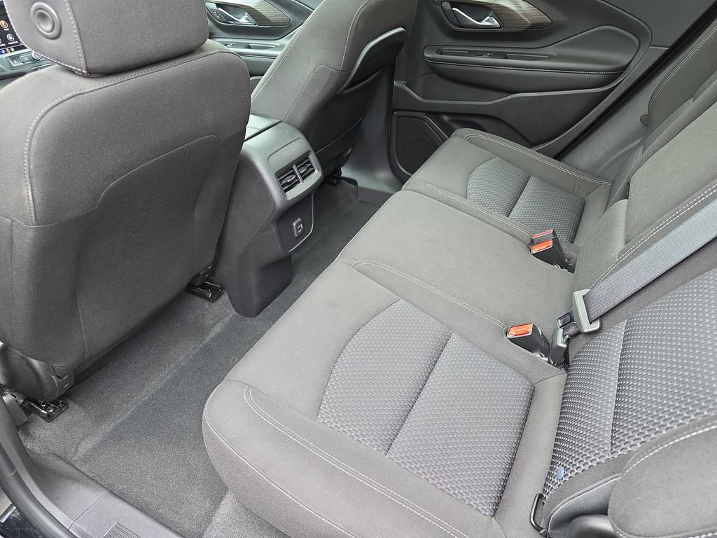 Used 2024 GMC Terrain SLE w/ Driver Convenience Package FWD image 11