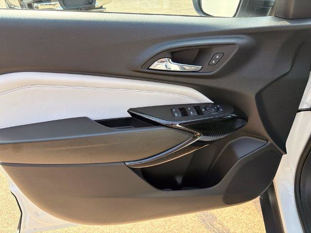 Used 2026 Chevrolet Trax LT w/ LT Convenience Package FWD image 9
