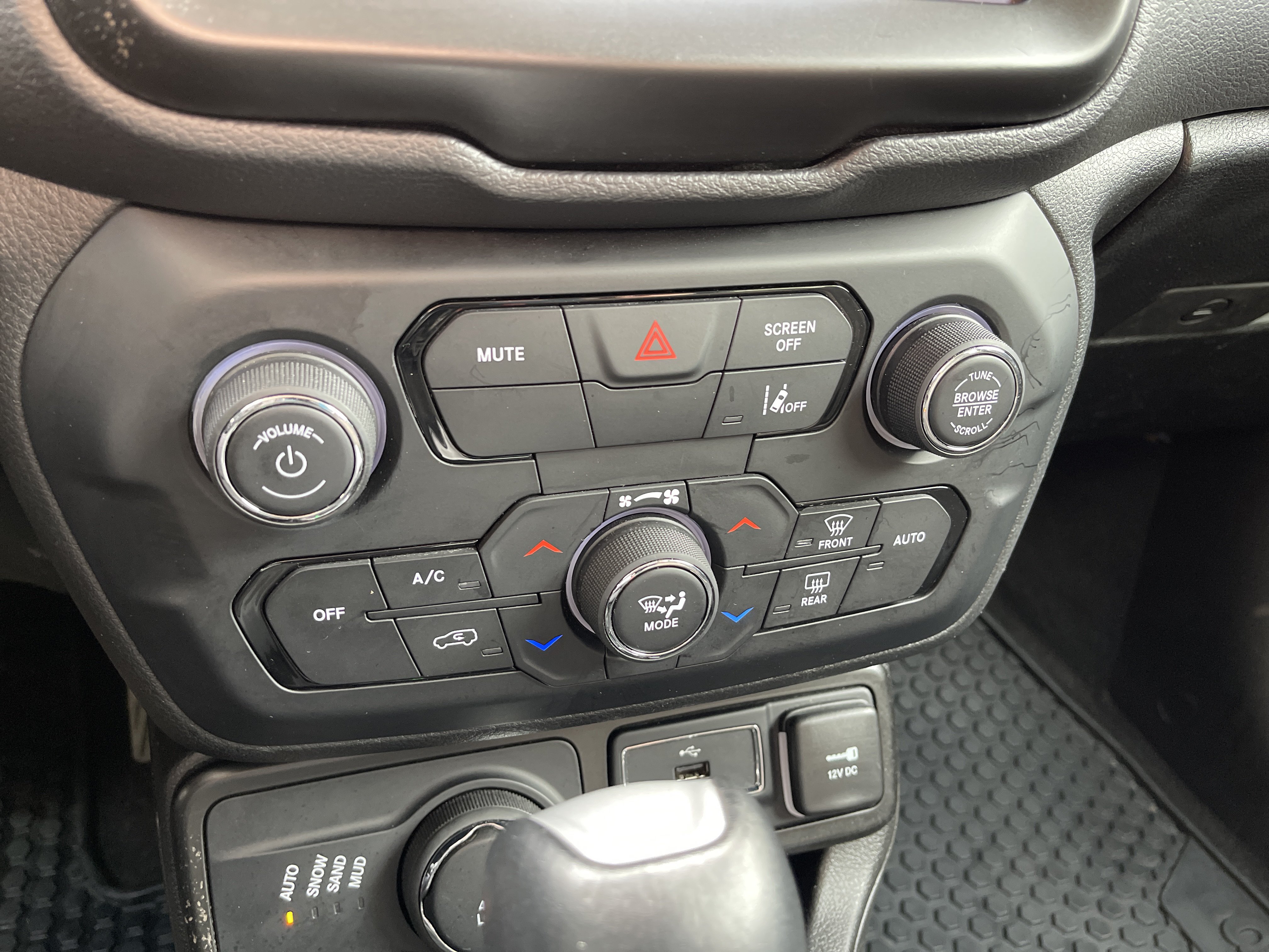 Used 2023 Jeep Renegade Latitude AWD/4WD image 19