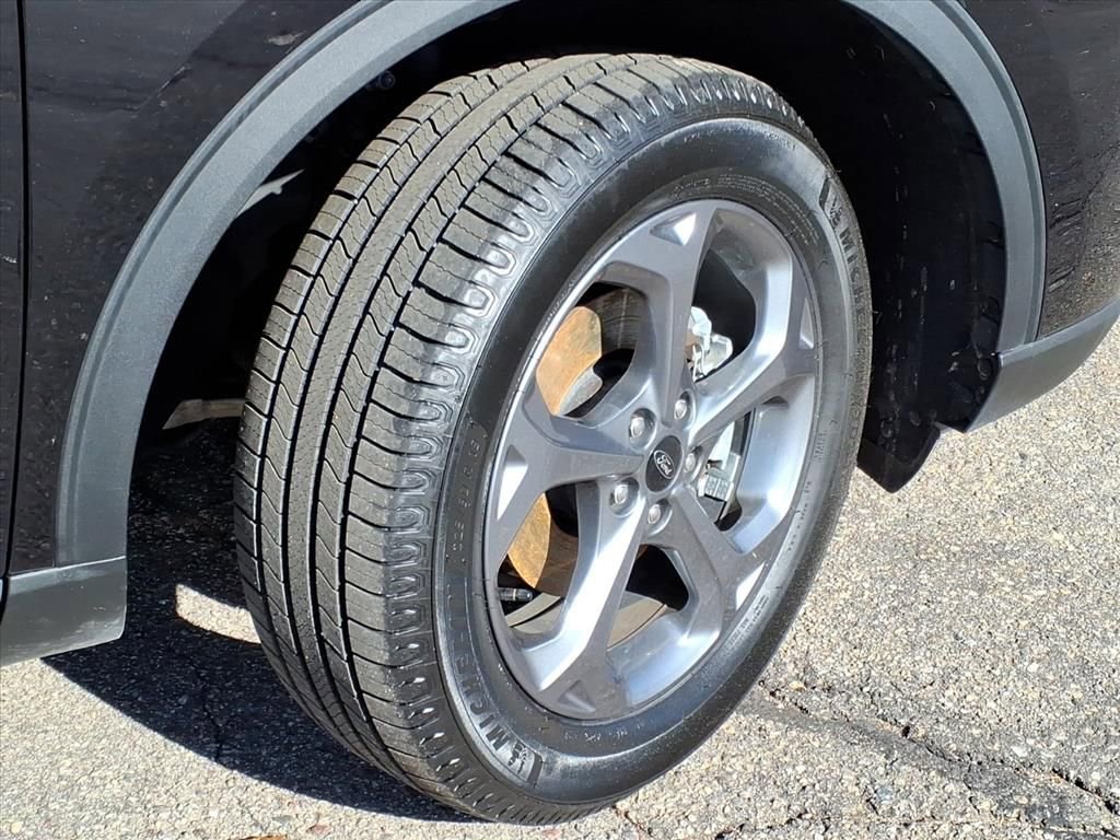 Certified 2025 Ford Escape ST-Line image 4