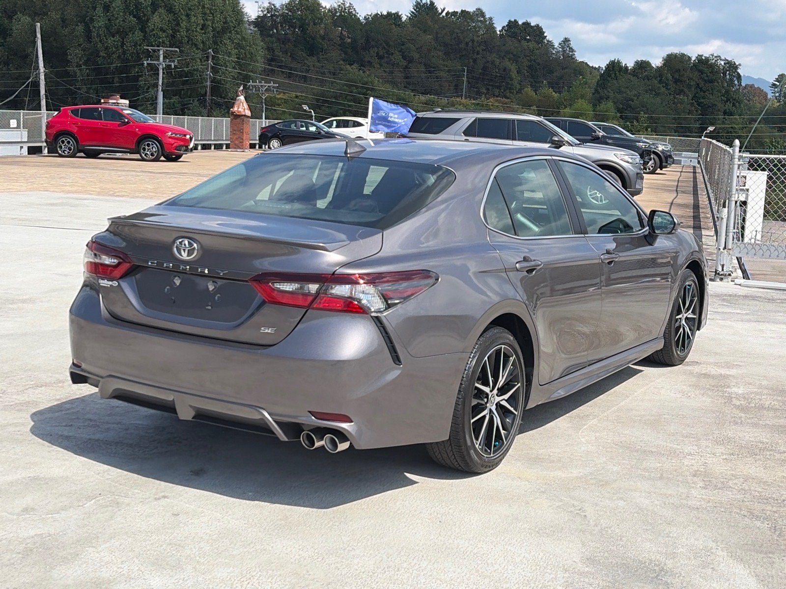 Used 2024 Toyota Camry SE FWD image 3
