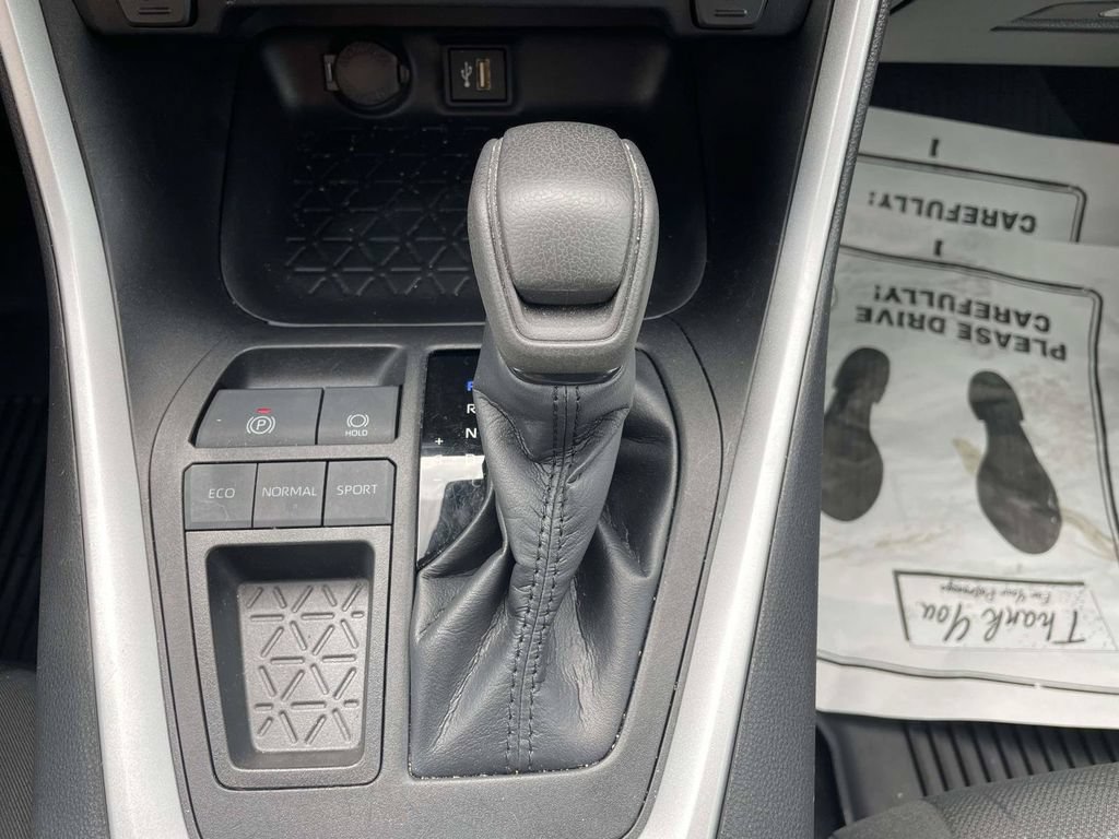 Used 2023 Toyota RAV4 XLE w/ Convenience Package FWD image 17