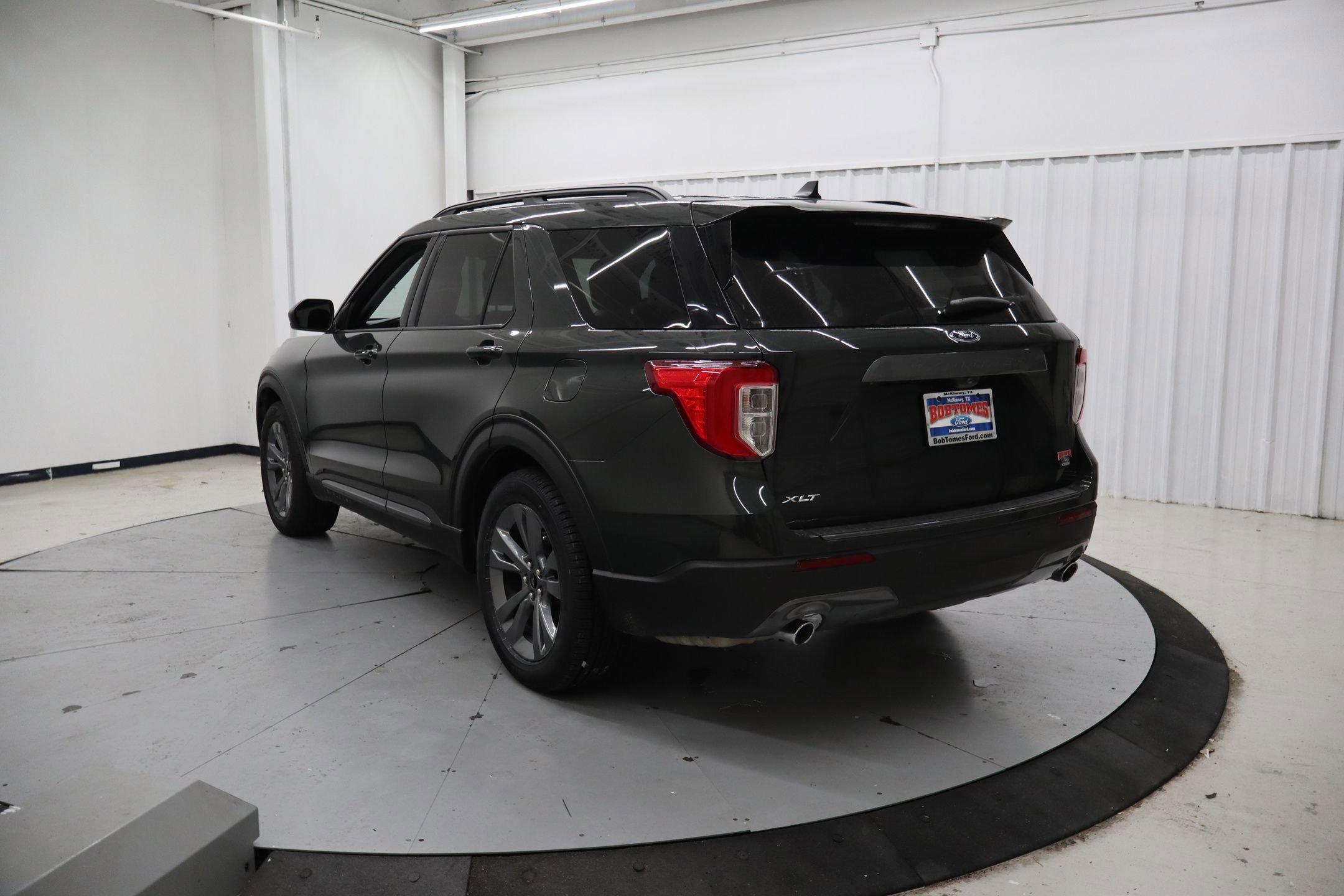 Certified 2023 Ford Explorer XLT w/ Equipment Group 202A RWD image 5