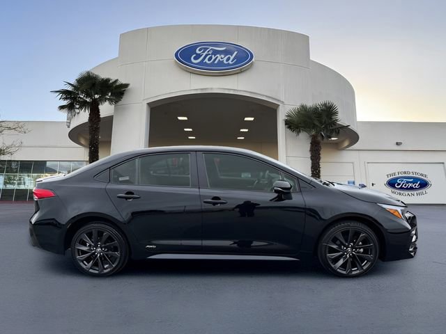 Used 2024 Toyota Corolla SE w/ SE Package image 2