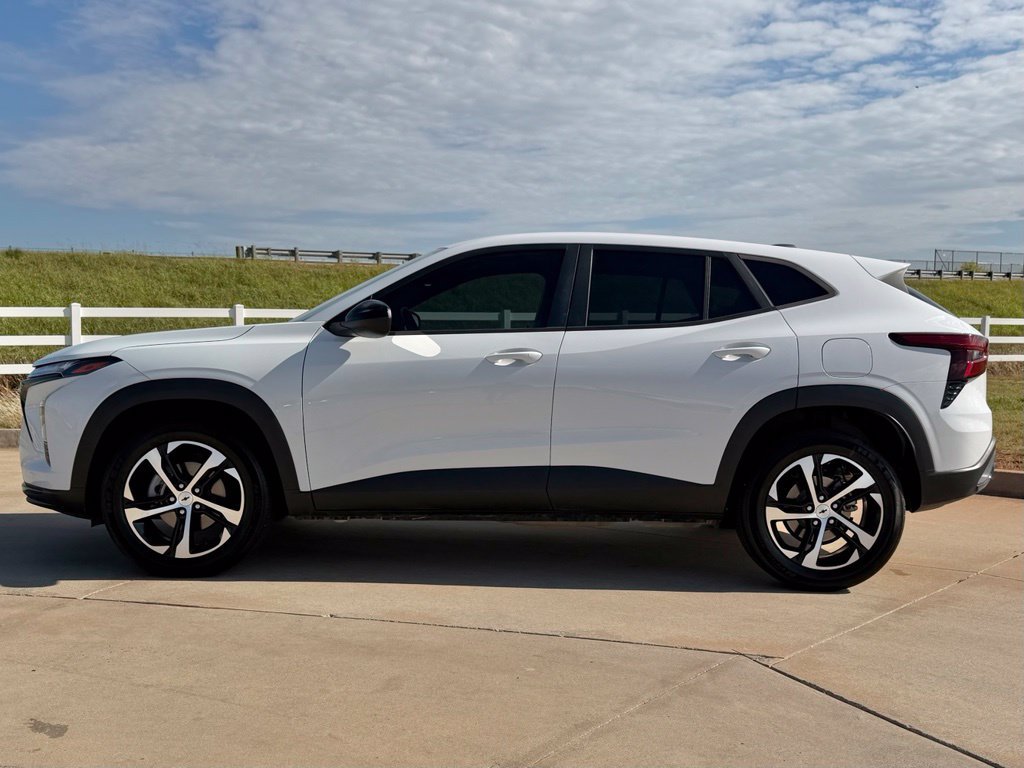 Used 2024 Chevrolet Trax RS FWD image 3