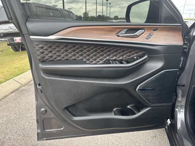 Used 2025 Jeep Grand Cherokee L Summit w/ Advanced Protech Group IV image 20