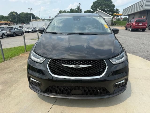 Used 2024 Chrysler Pacifica Touring-L FWD image 3
