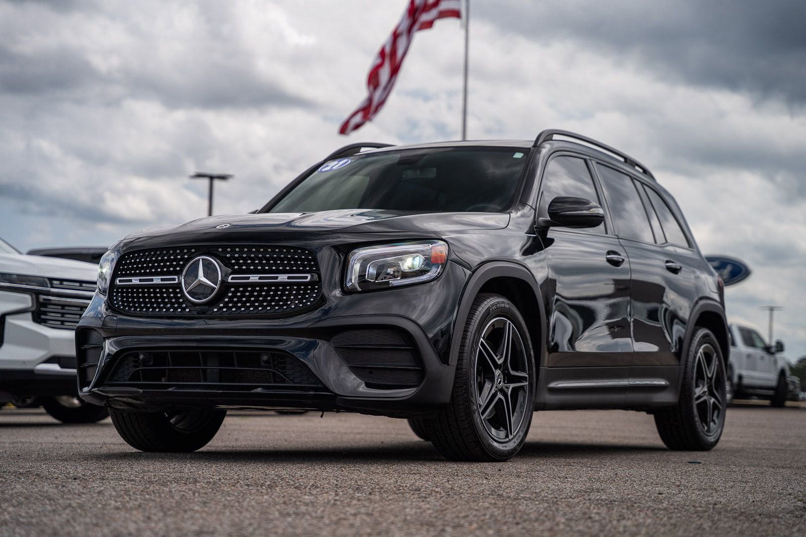 Used 2021 Mercedes-Benz GLB 250 4MATIC w/ AMG Line image 3