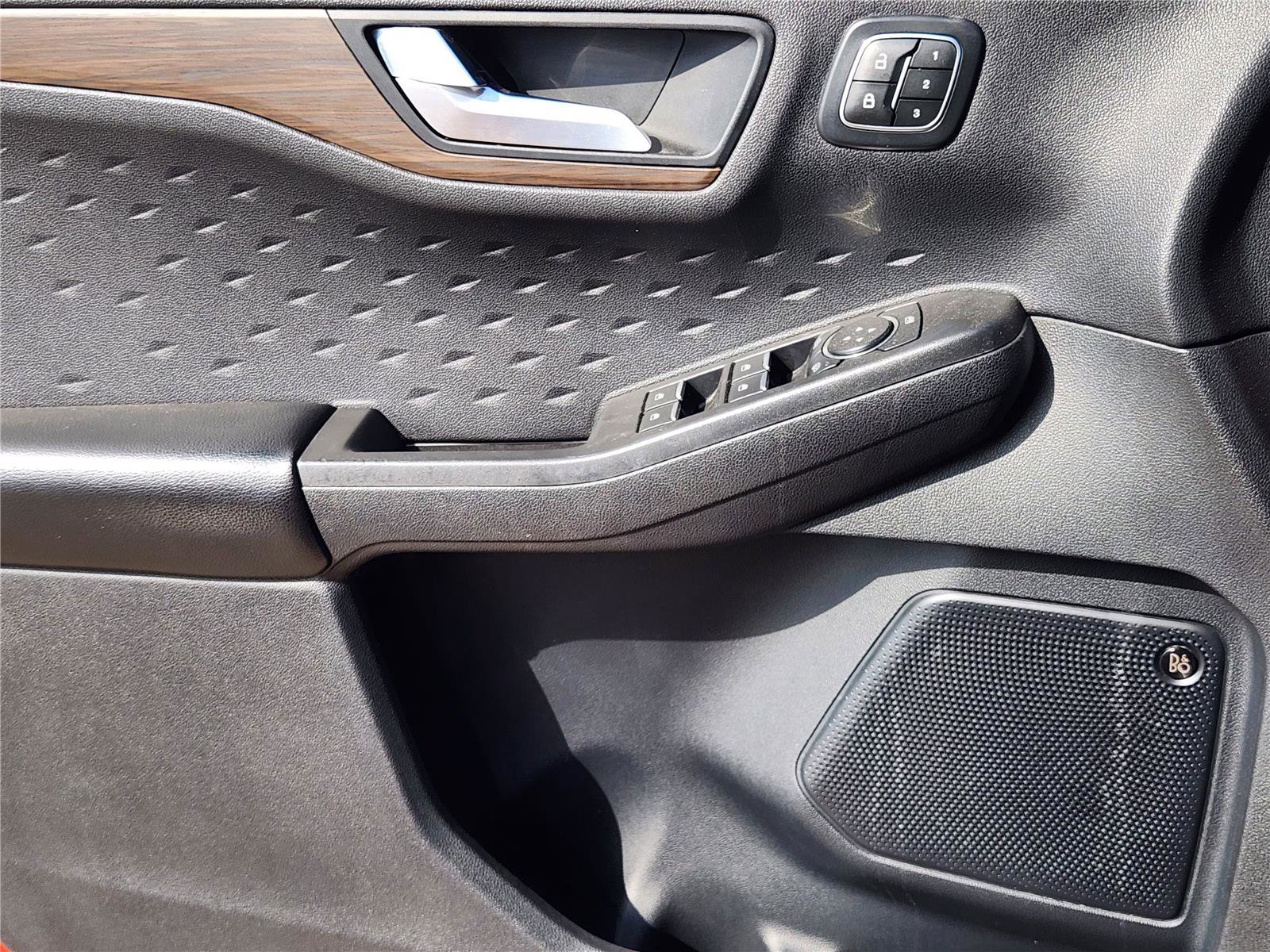 Certified 2020 Ford Escape Titanium AWD/4WD image 18