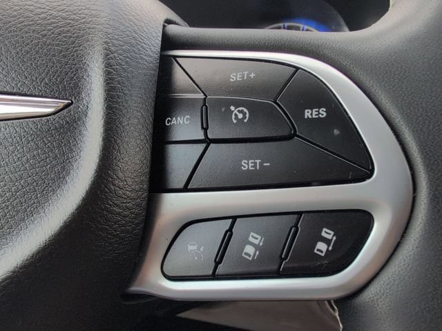 Used 2023 Chrysler Pacifica Touring-L FWD image 22