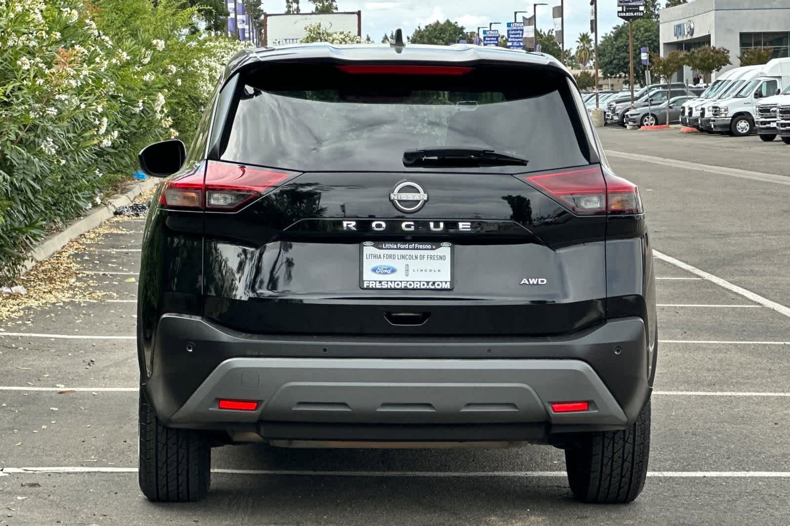 Used 2023 Nissan Rogue S AWD/4WD image 7