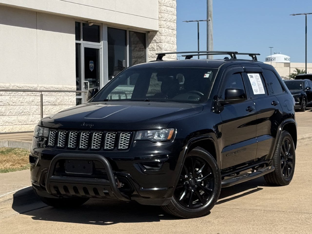Used 2017 Jeep Grand Cherokee Altitude RWD image 2