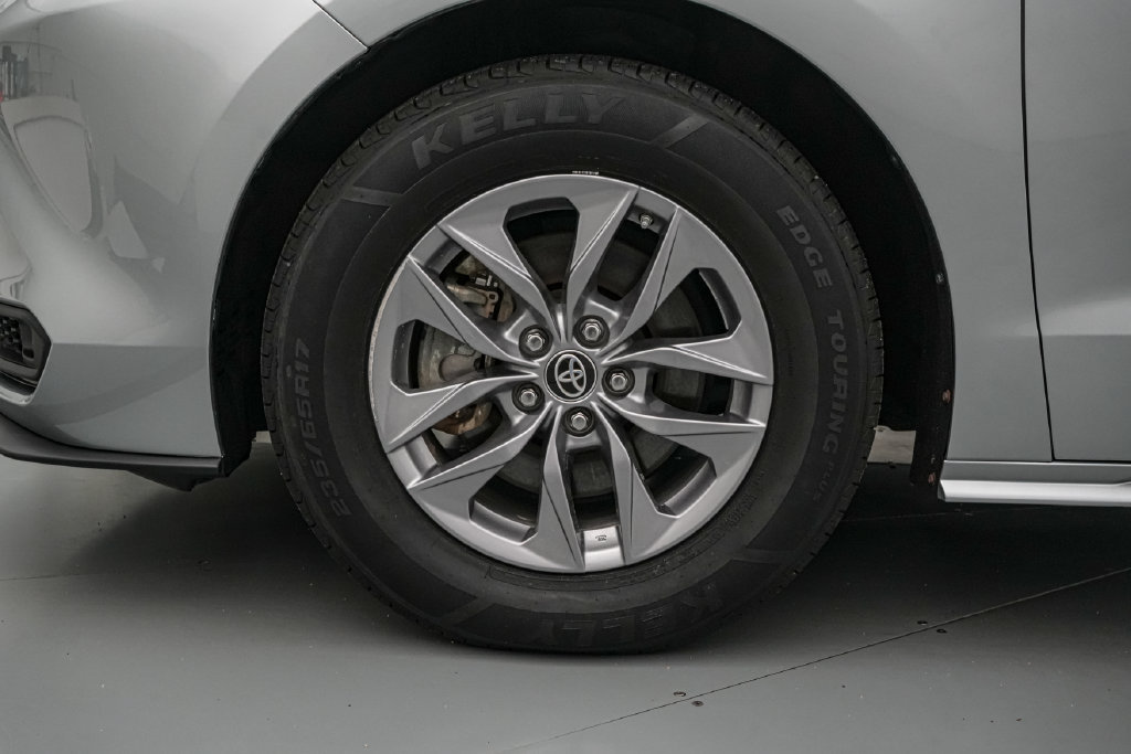 Used 2023 Toyota Sienna LE FWD image 10