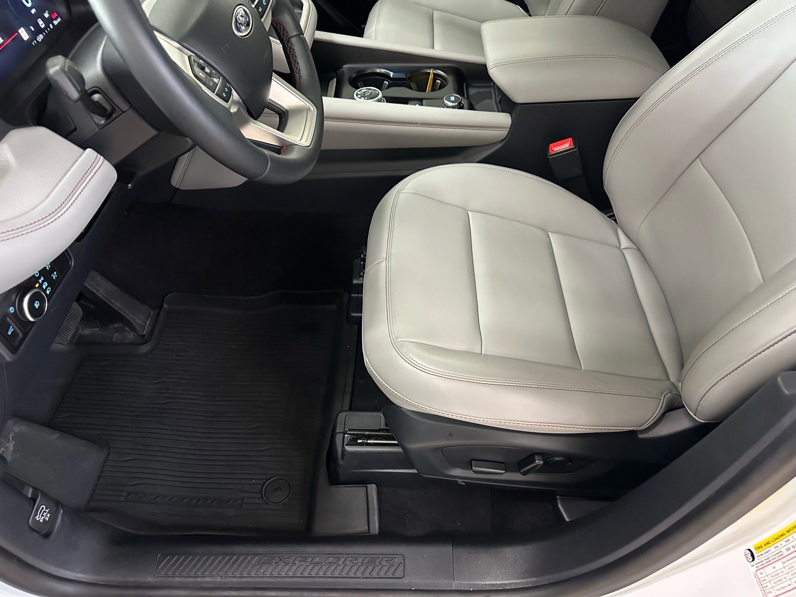 Certified 2025 Ford Explorer Active w/ Active Comfort Package image 18
