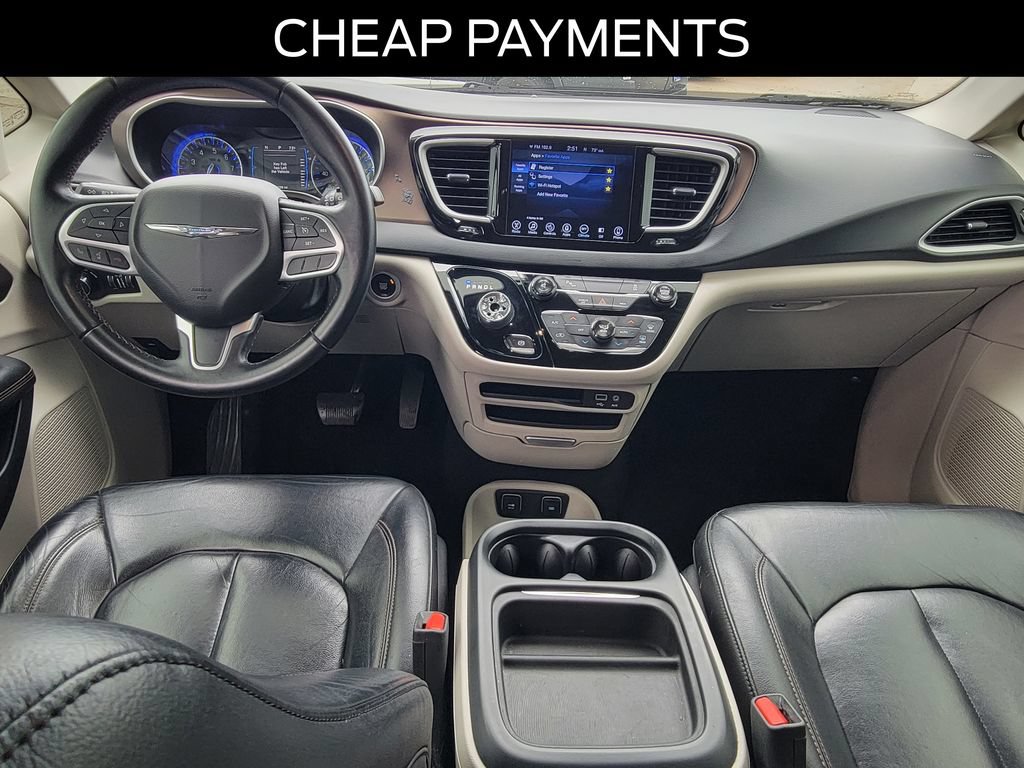 Used 2017 Chrysler Pacifica Touring-L FWD image 9