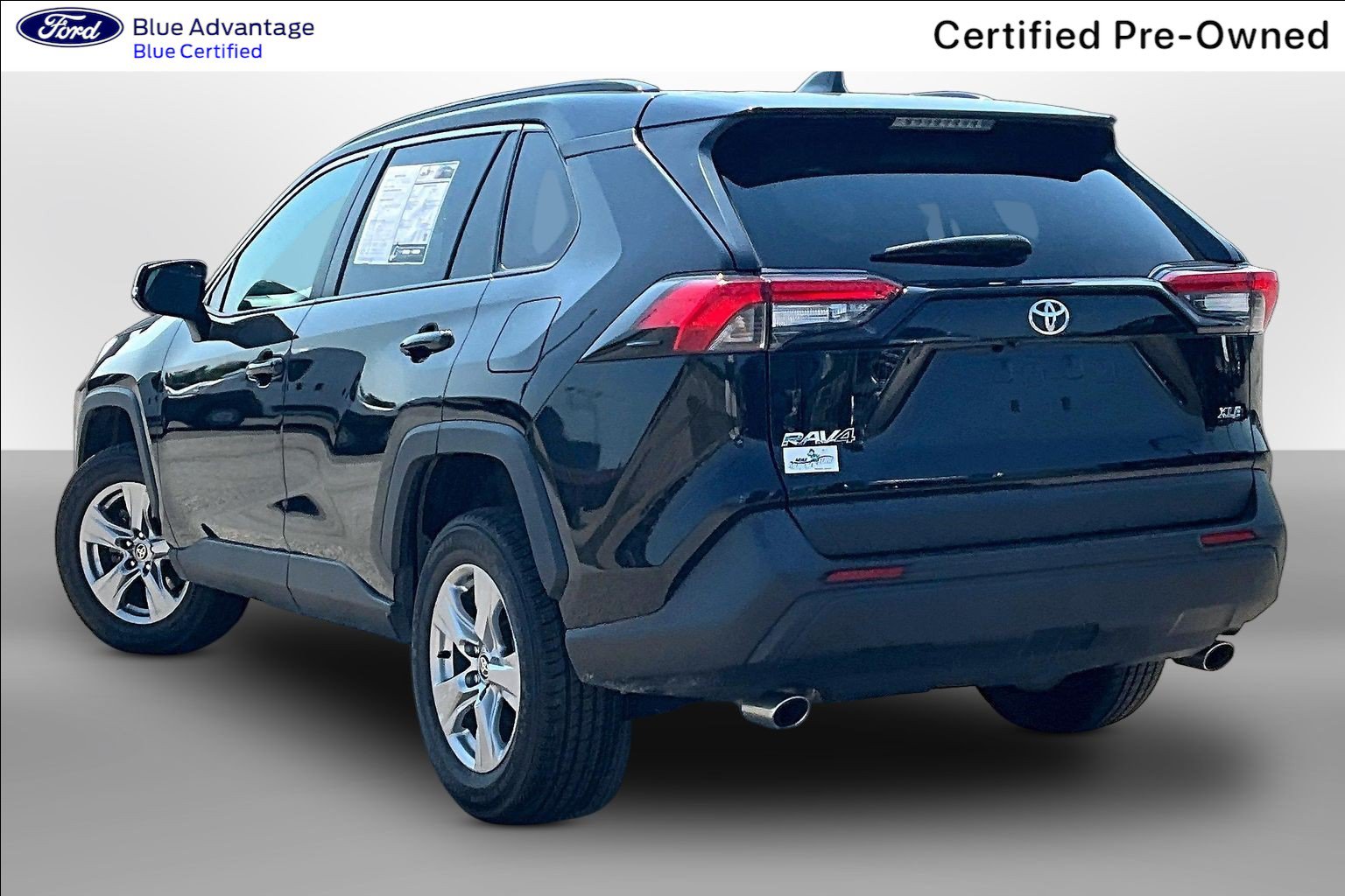 Used 2024 Toyota RAV4 XLE FWD image 10