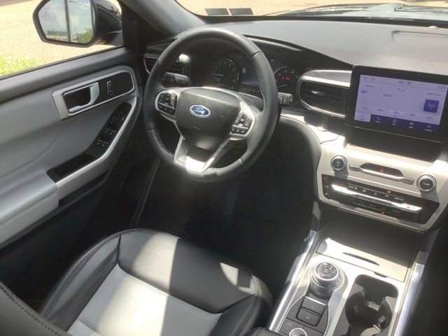 Certified 2023 Ford Explorer XLT w/ Equipment Group 202A AWD/4WD image 16