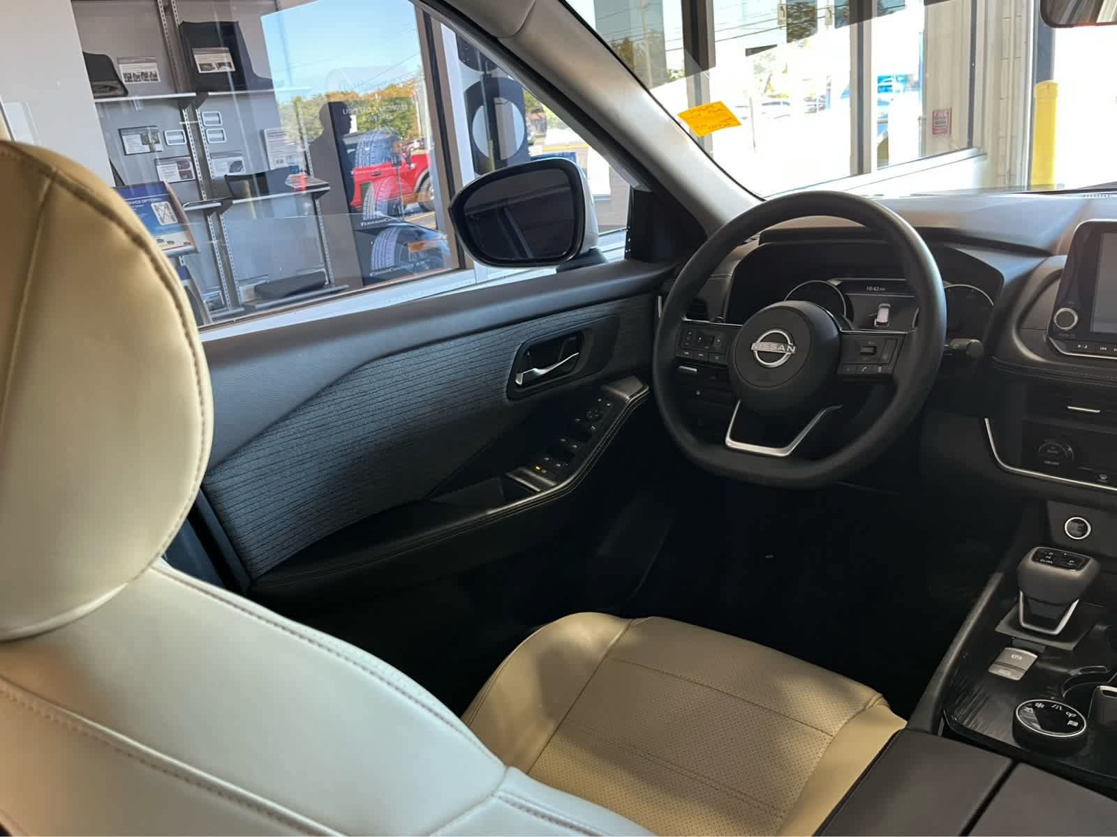 Used 2023 Nissan Rogue SV AWD/4WD image 17