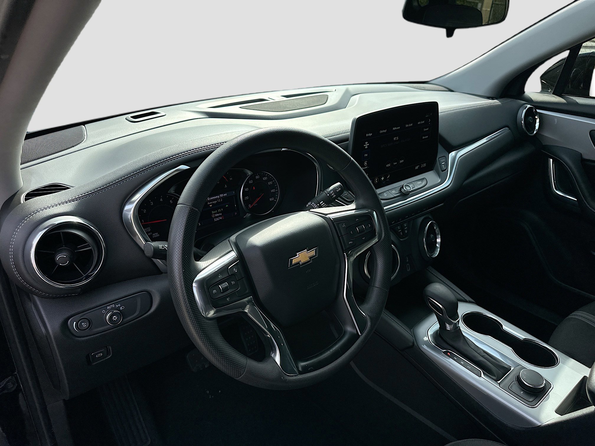 Used 2023 Chevrolet Blazer LT image 9