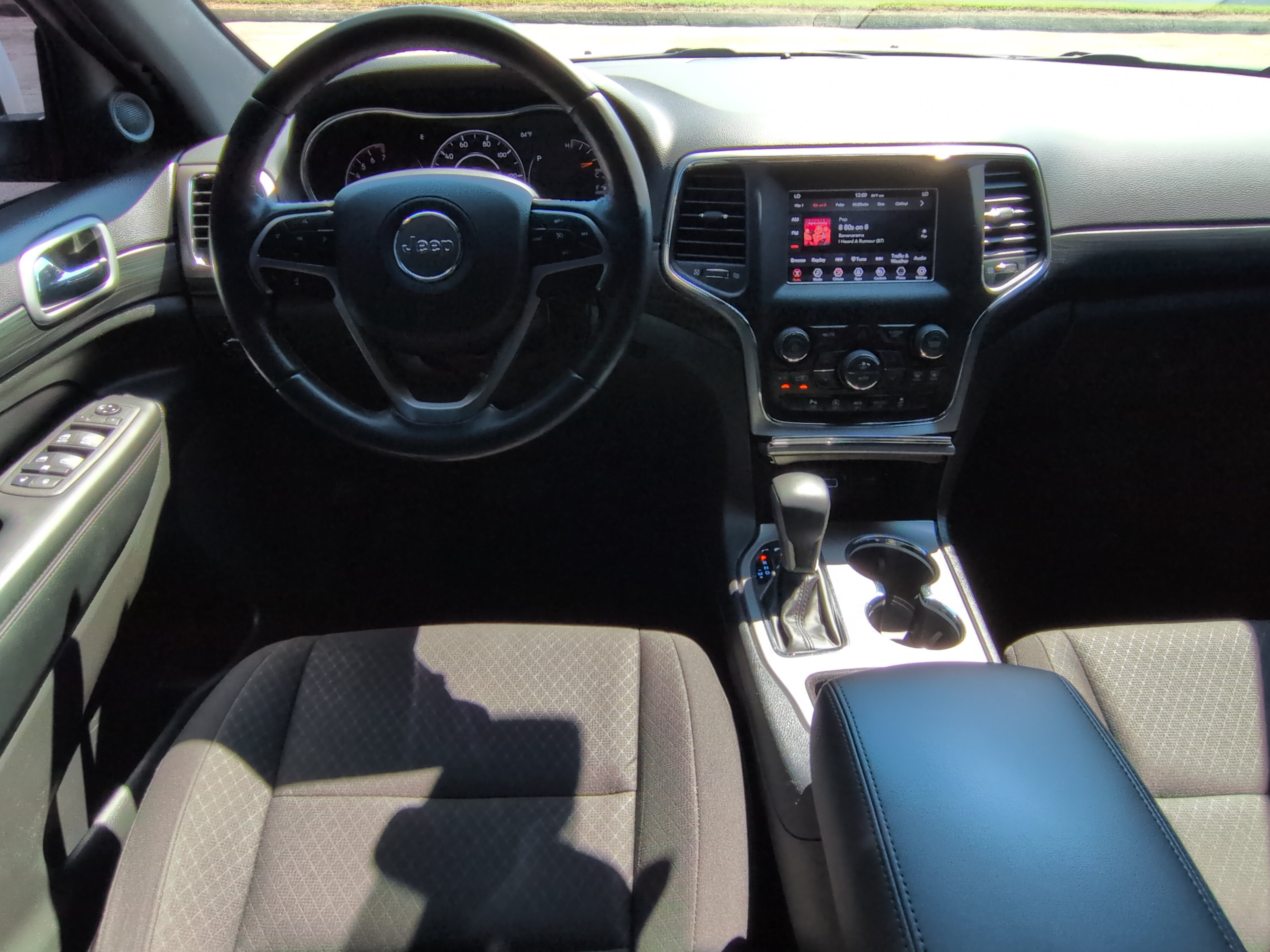 Used 2021 Jeep Grand Cherokee Laredo RWD image 14